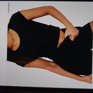 Womens Large Short sleeve crop top and shorts.